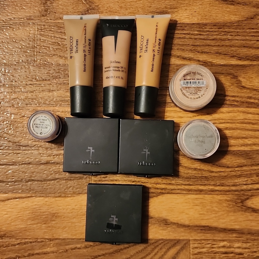 Trucco Touch Up Pressed Powder & SkintonesNaturale Coverage SPF 15